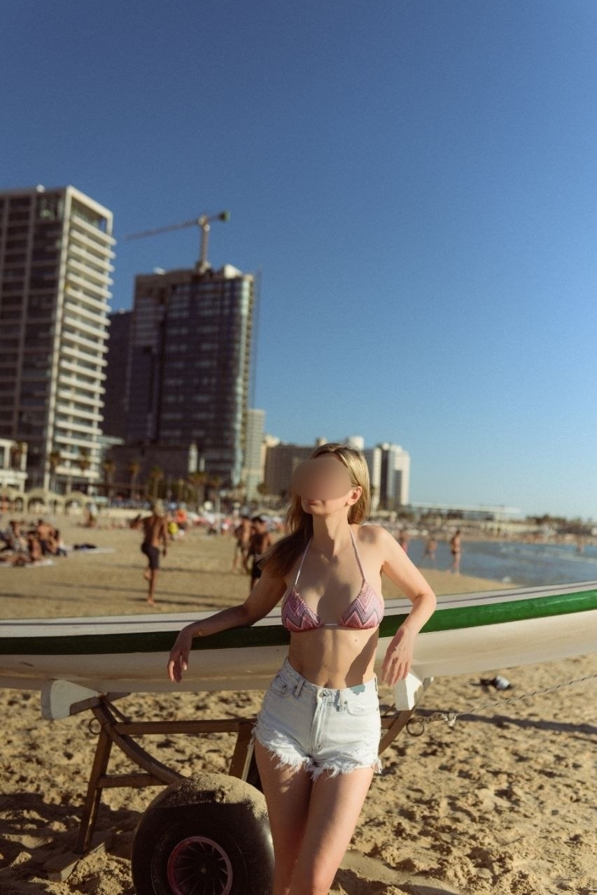 קרוליינה תל אביב בת 32 מארחת פצצה